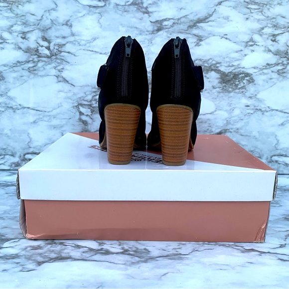 Fergalicious Suede Almond Toe Palmer Booties Size 6.5 - Picture 6 of 8